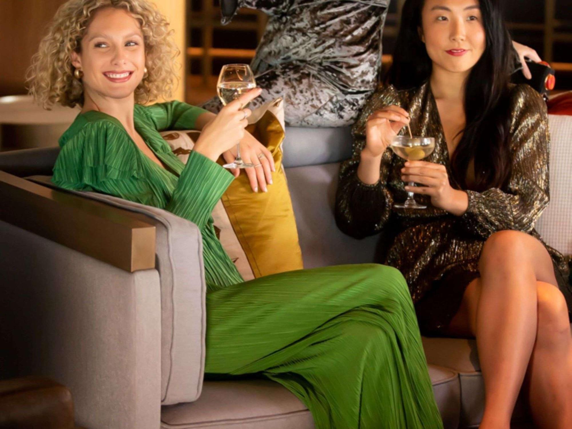 The William Inglis Mgallery Warwick Farm Εξωτερικό φωτογραφία Two women socializing
