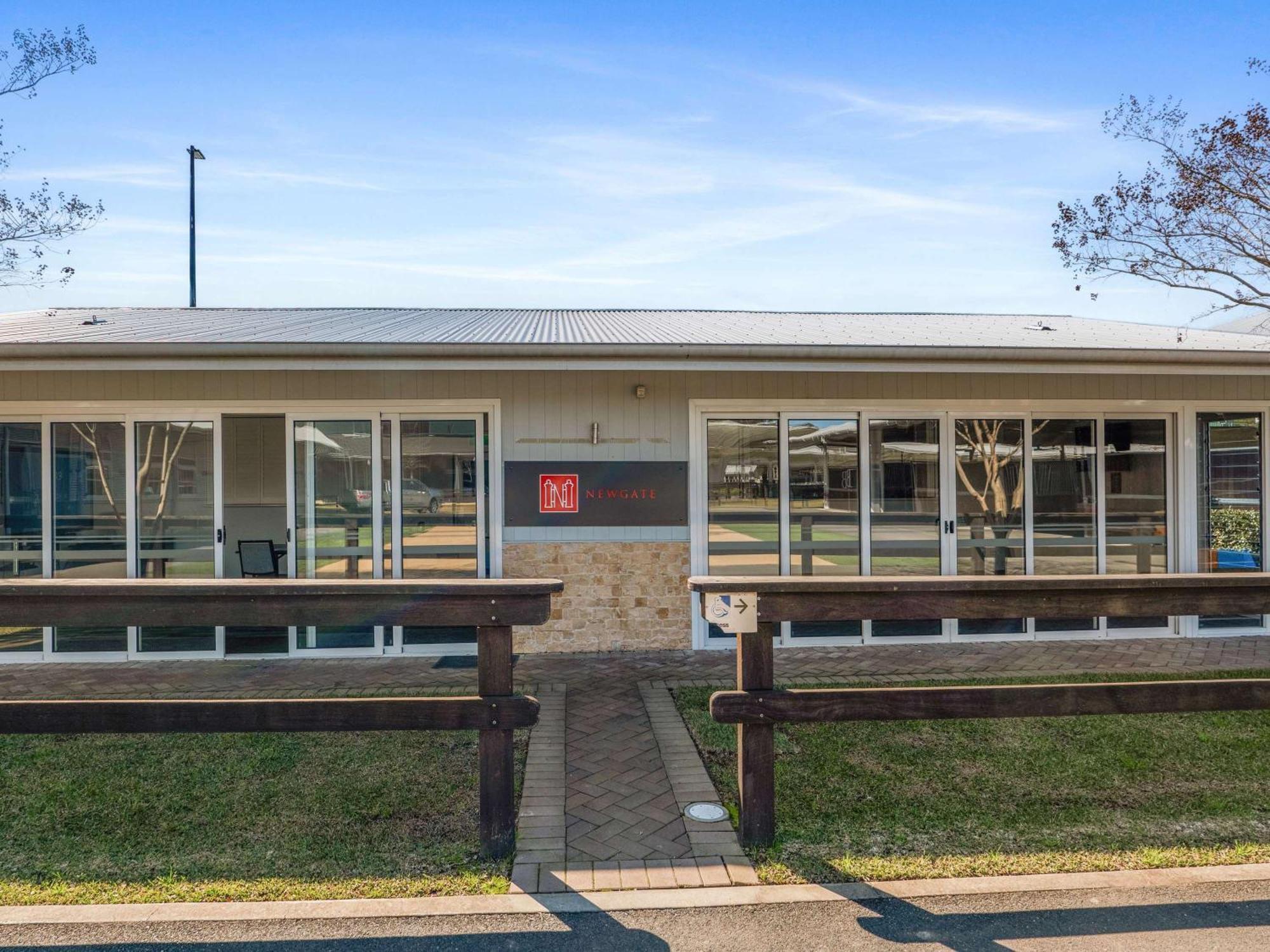 The William Inglis Mgallery Warwick Farm Εξωτερικό φωτογραφία The station building