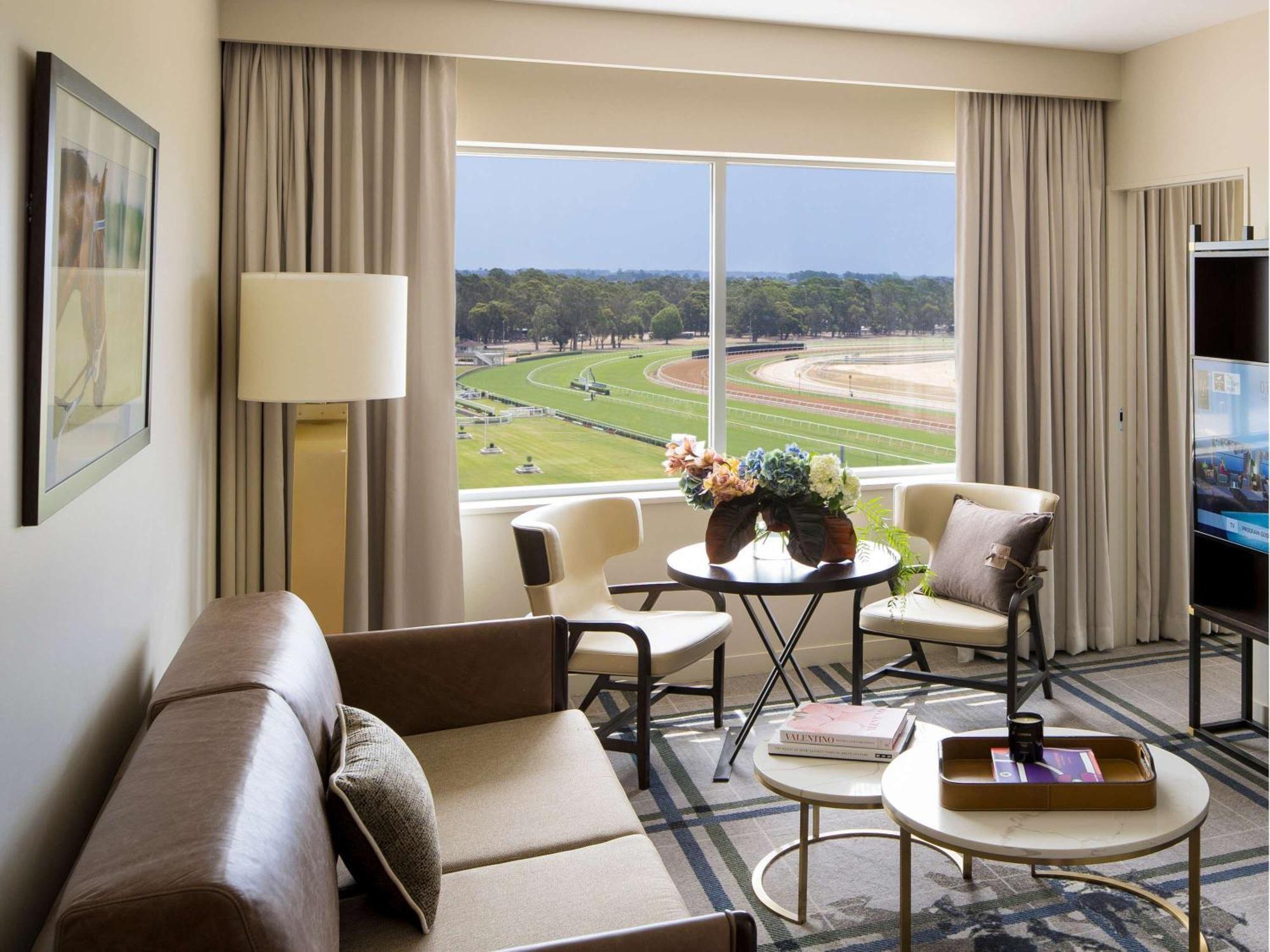 The William Inglis Mgallery Warwick Farm Εξωτερικό φωτογραφία A suite at the Saratoga Race Course